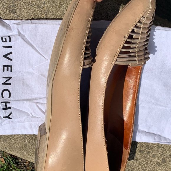 Givenchy Tan Flats Sz 37